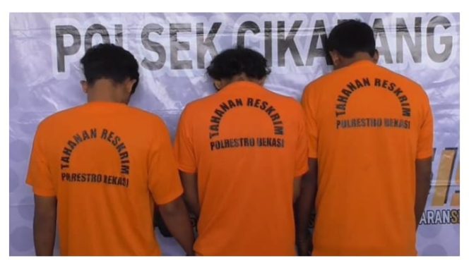 
 Polsek Cikarang Barat Gerebek Konter HP Penjual Obat Terlarang, 3 Orang Ditangkap