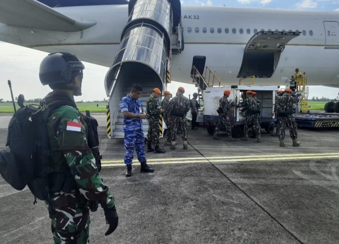 
 Pesawat Pengangkut 442 Jemaah Haji Diancam Bom, TNI AU Lanud Soewondo Kerahkan Kekuatan Penyelamatan Penuh