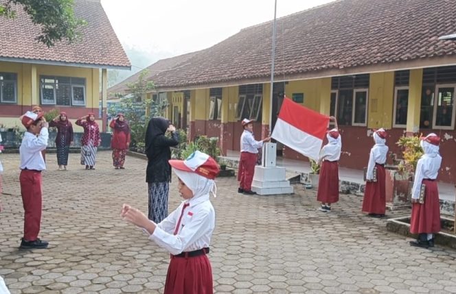 
 SDN Kalisari 2 Meriahkan HUT ke-80 RI dengan Upacara Khidmat dan Semangat Nasionalisme