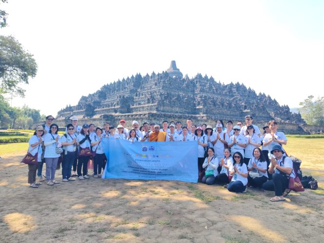 
 Umat Buddha DKI Jakarta Dhammayatra di Candi Borobudur