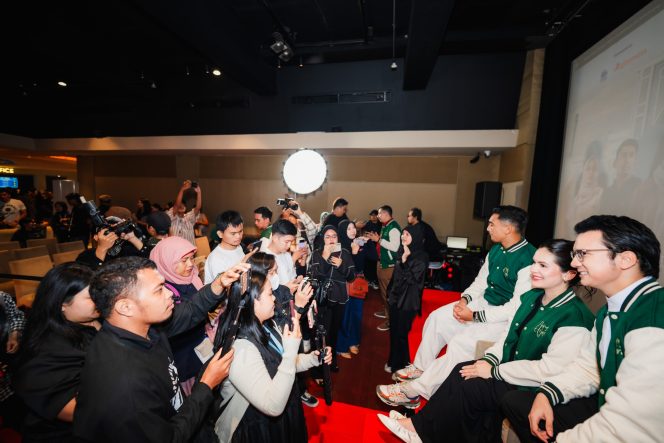 
 Romantisnya Endy Arfian Membimbing Steffi Zamora Menuju Perubahan Hidup di Film Pengin Hijrah