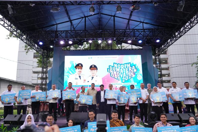 
 ‎Bupati Tapanuli Utara Terima Penghargaan Lomba Inovasi Sumatera Utara 2025