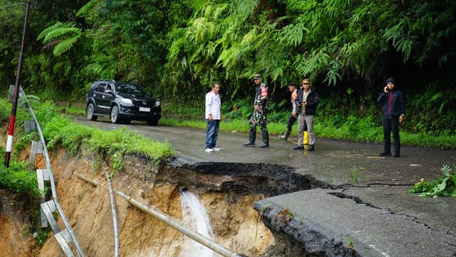 
 Bupati Taput Tinjau Banjir Bandang Adiankoting: Akses Taput–Tapteng Lumpuh Dua Hari