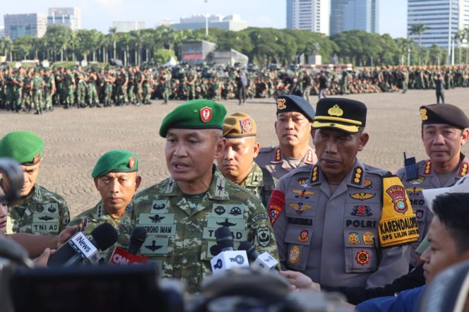 
 Ribuan Personel Siap Amankan Nataru, Apel Gabungan Digelar di Monas