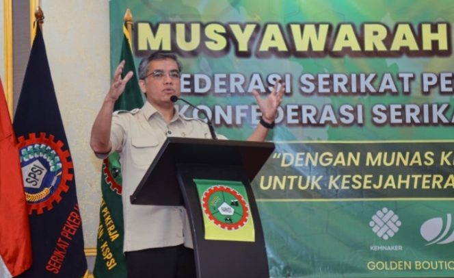 
 Menaker: Hubungan Industrial Harus Naik Kelas agar Pekerja Tak Tertinggal oleh AI