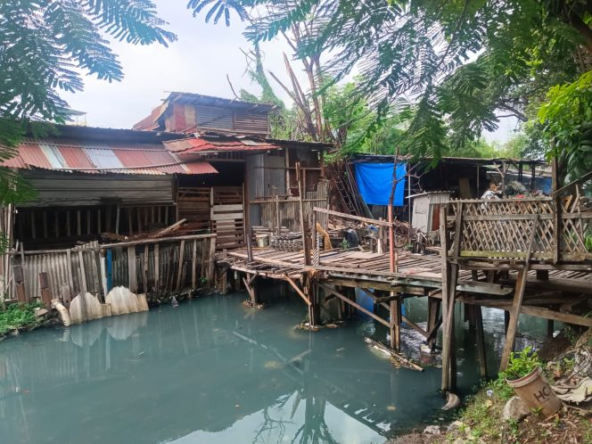 
 Sampah Menggunung & Bangunan Liar Menjamur di Pegadungan