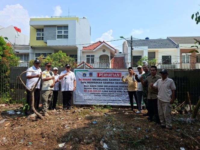 
 Lurah Pegadungan Klarifikasi Isu Sampah dan Bangunan Liar di Jalan Jambu Air