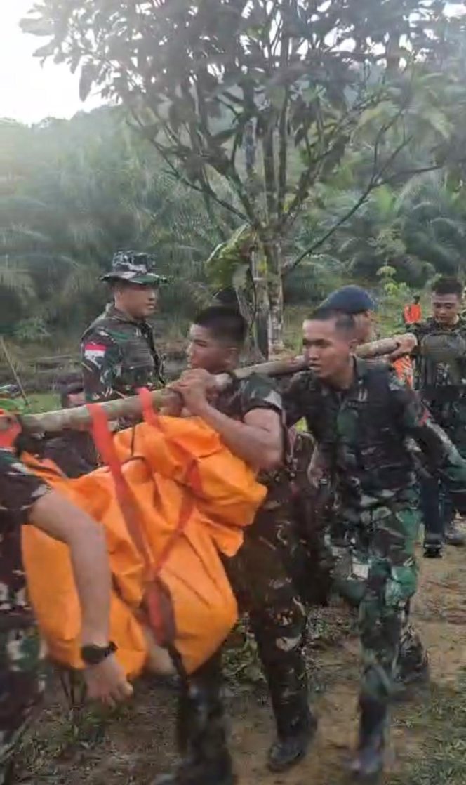 
 Helikopter Airbus H130 Jatuh di Sekadau, TNI AD Kerahkan 209 Personel untuk Pencarian dan Evakuasi