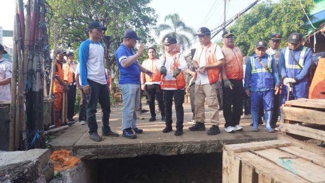 
 Antisipasi Banjir, Iin Mutmainnah Pimpin Kerja Bakti Besar di Tambora