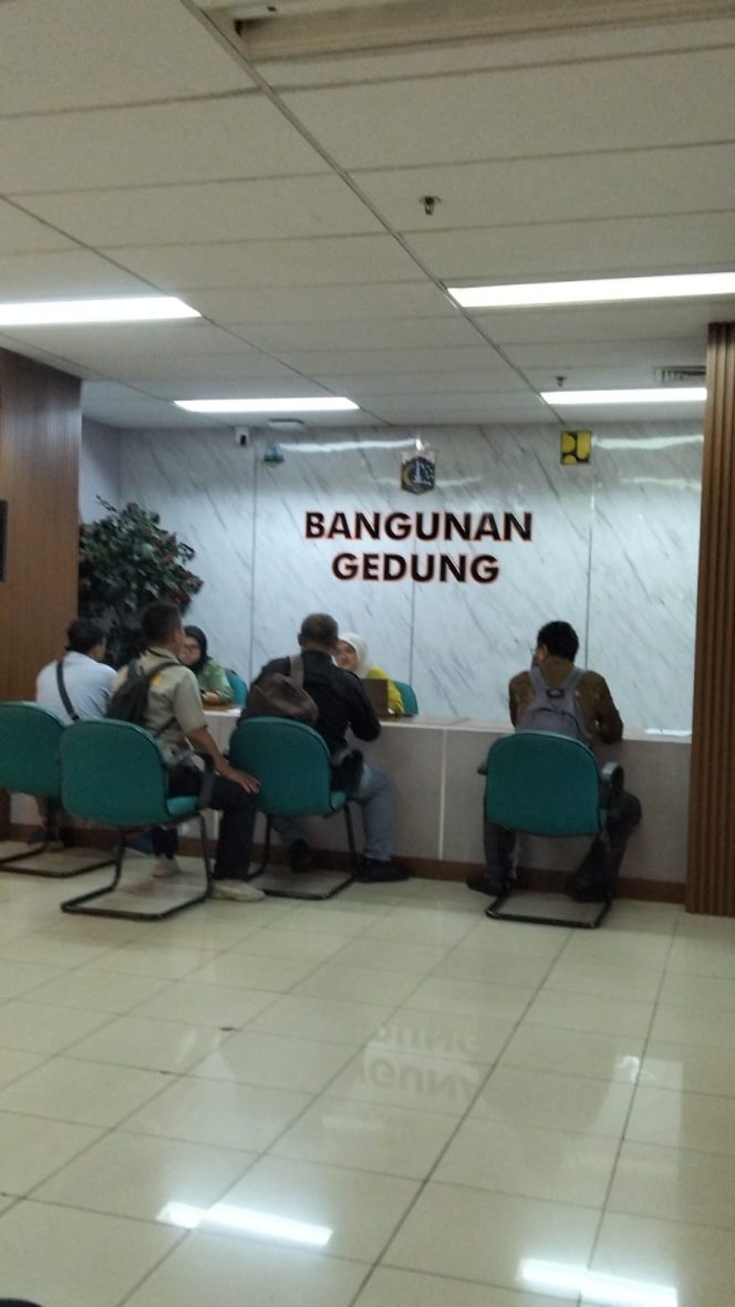 
 Di Antara Padel Kembang Kencana-Seroja dan Dinding Besi Birokrasi: Siapa yang Sebenarnya Takut Terungkap di Meruya Utara?”