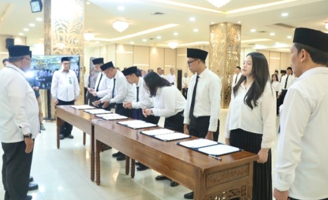 
 Menaker Lantik 976 ASN, Tekankan Semangat Belajar, Integritas, dan Kekompakan