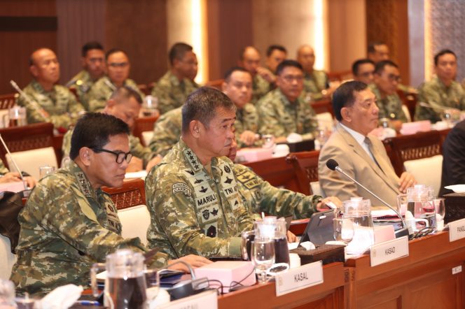 
 Bahas Geopolitik Global dan Kesiapan Pertahanan, Kasad Ikuti Rapat Kerja dengan Komisi I DPR RI