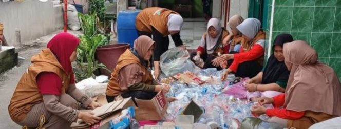 
 Sosialisasi Pemilahan Sampah, Warga RW 06 Kamal Didorong Terapkan Pengelolaan dari Rumah Tangga