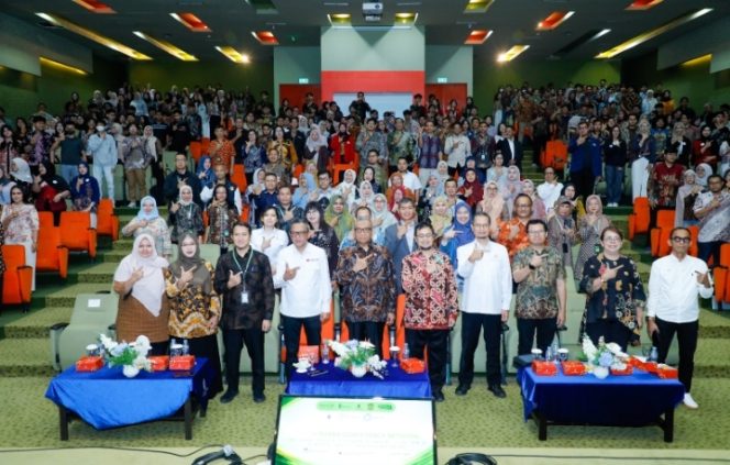 
 Wamenaker: Mahasiswa Harus Perkuat Kompetensi dan Sertifikasi untuk Hadapi Dunia Kerja