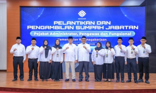 
 Lantik 10 Pejabat, Menaker Tekankan Penguatan K3 dan Tata Kelola yang Akuntabel